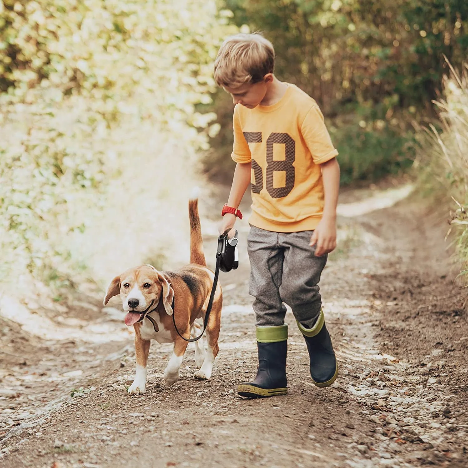 Retractable Dog Leash with Dispenser & Poop Bags - Meet Happy Trails! 🐾🚶