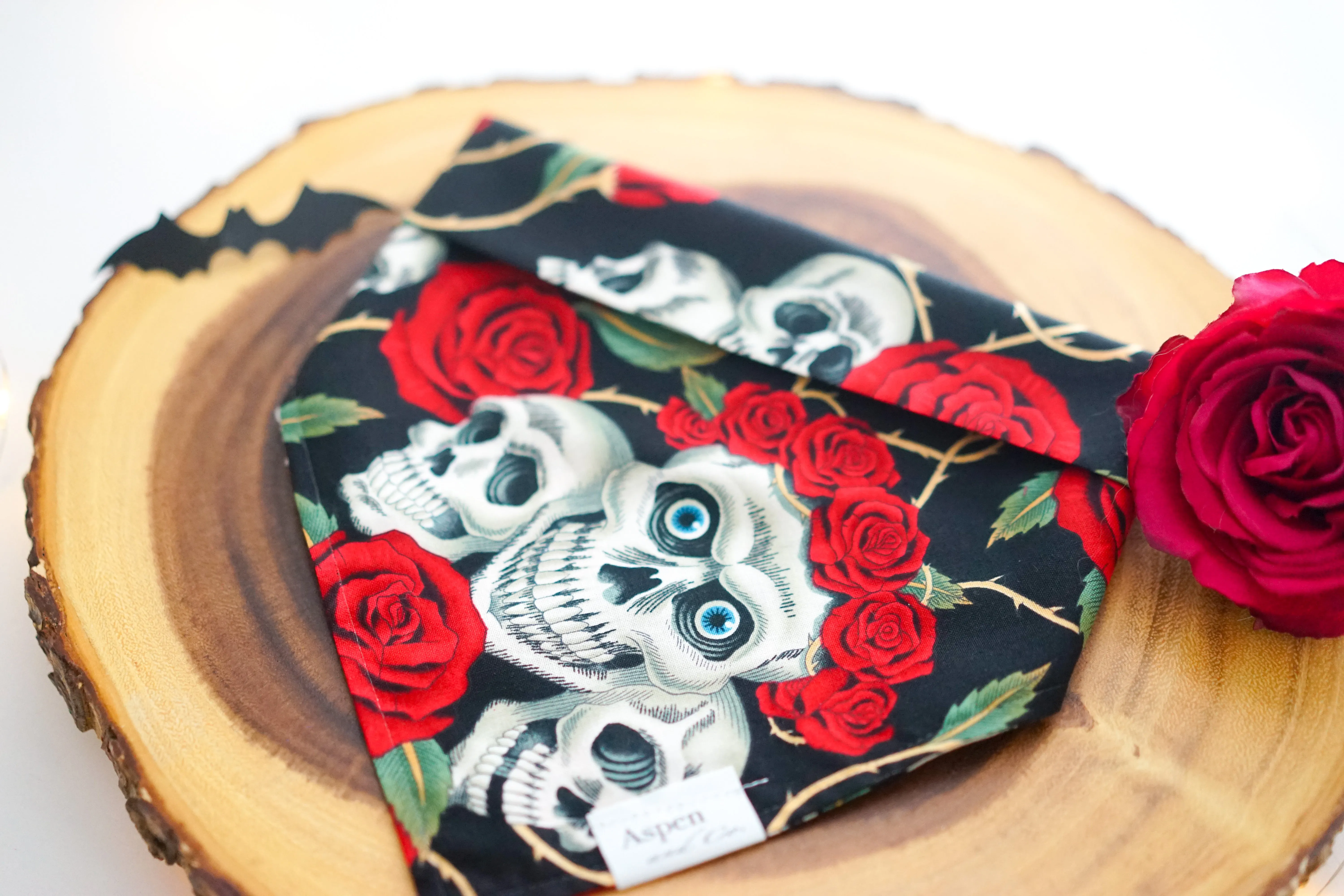 Rosas Muertas - Dog Bandana